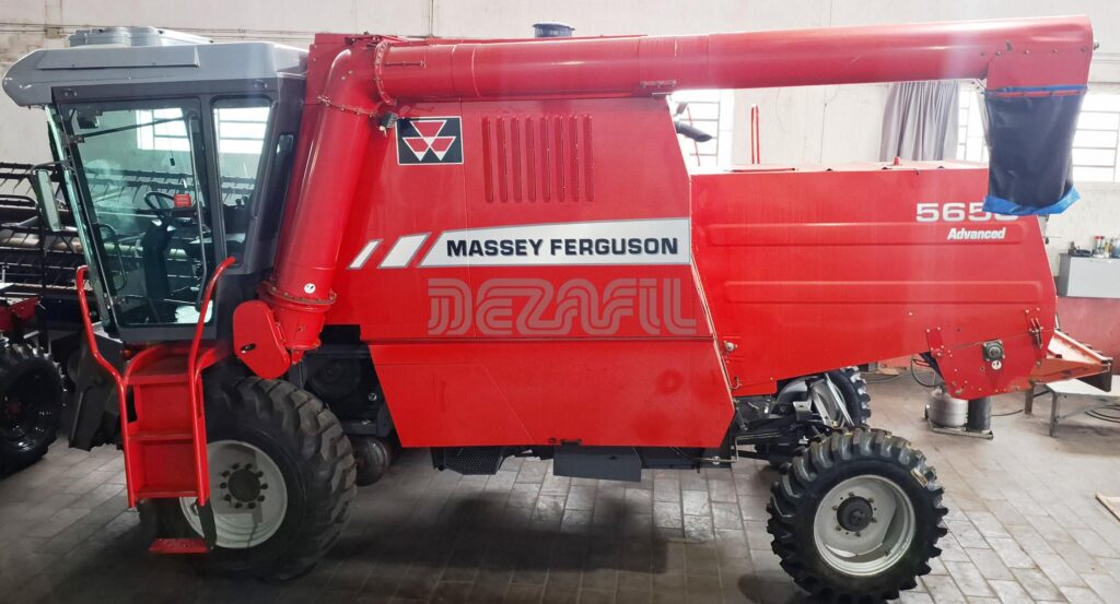 Colheitadeira Massey Fergusson - MF 5650 - 4x2 - Ano 2009